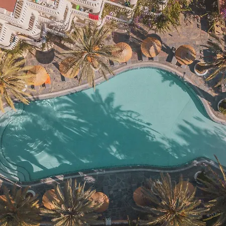 Ami-tai Luxury Honeymoon Hotel *