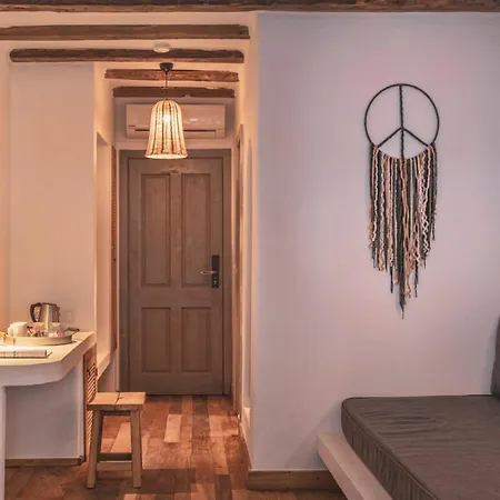 Deluxe Pet Friendly Hotel *