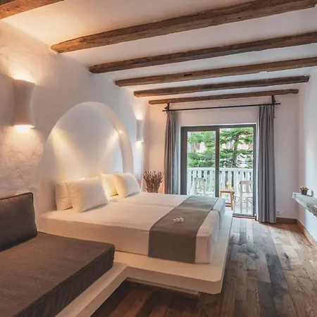Deluxe Pet Friendly Hotel *