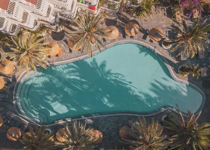 Ami-tai Luxury Honeymoon Hotel *