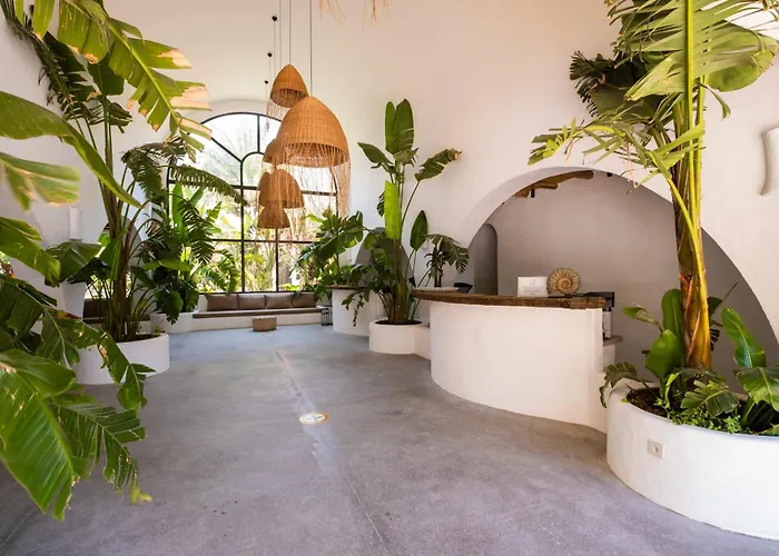 Отель Ami-tai Luxury Honeymoon *